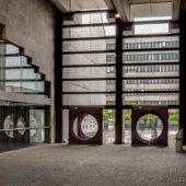 Universität Regensburg, Eingang