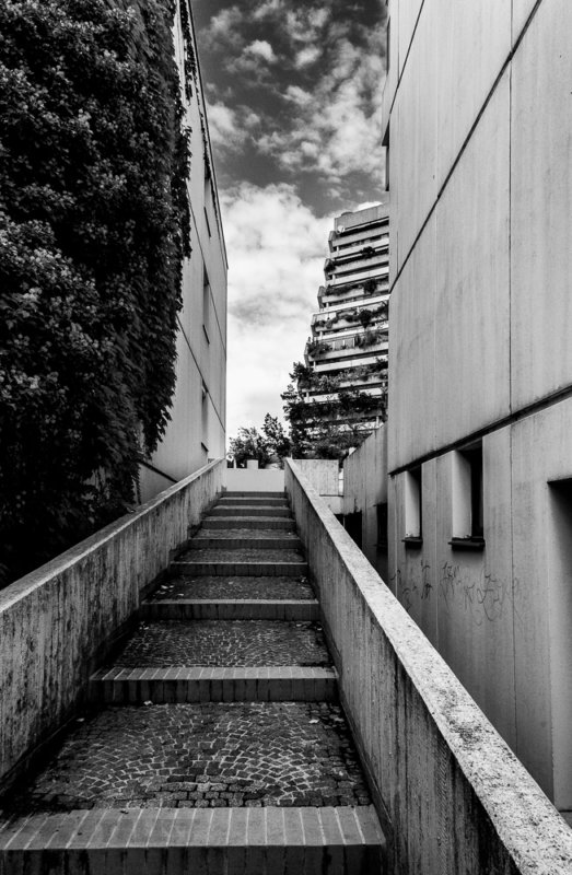 brutalist stairway 12 - Olympiazentrum Munich
