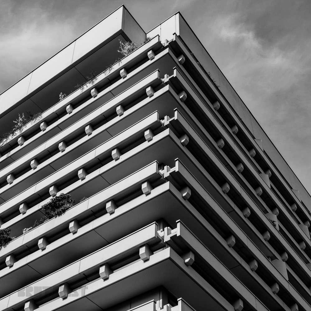 Wohnanlage an der Karl-Theodor-Strasse in München - Brutalismus | pixelrakete.de