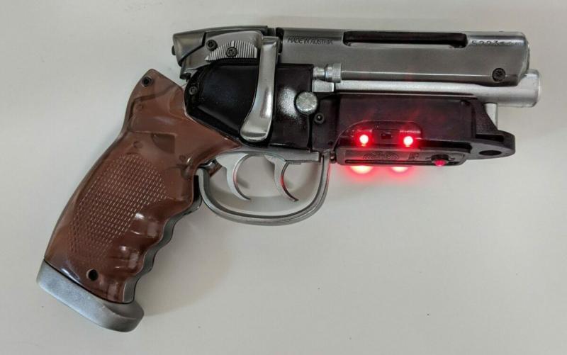 3D Druck von Deckards Blaster aus Bladerunner